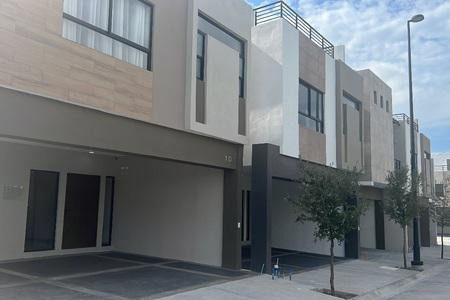 Casa En Venta En Cumbres Santuario