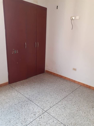 Imagen 15 de 17 de Av San Juan Vianney Resd Los Mangos Al Lado Delcolegio Fe Y Alegria Cod 135633 Vende Yackeline Tovar 04145831984