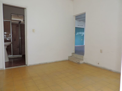 Oportunidad, Casa A Mtrs De Bvar Artigas Y Gral.flores !!