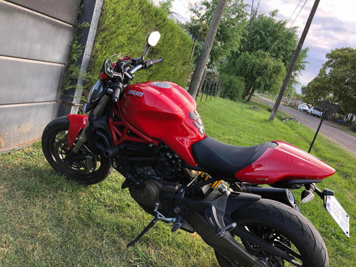 Ducati Monster 821, 2017 Red, No Permuto.