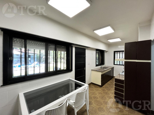 Venta Casa Con Parque Y Piscina- Parque Leloir