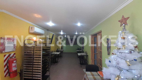 Venta De Hostal Funcionando Con Casa Amoblada En Parcela.