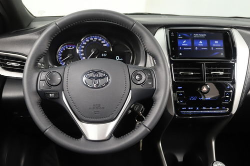 Imagen 11 de 15 de Toyota Yaris Xls M/t 5p