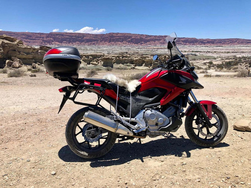 Imagen 22 de 23 de Honda Nc700 Equipada Con Baul Trasero Givi Y Laterales Givi