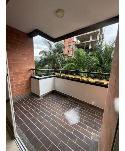 Apartamento Para La Venta En Laureles