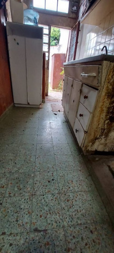 Casa Chica Para Reformar, Sobre Lote 200 M2 En Ituzaingó