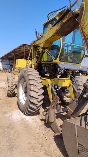 Carregadeira Cana Valtra Bm 100 4x4 2013 Com Motocana.