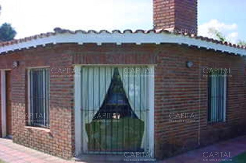 Casa Tradicional Con  Buena Construcción En La Barra  A Pocos Metros De Ruta 10  