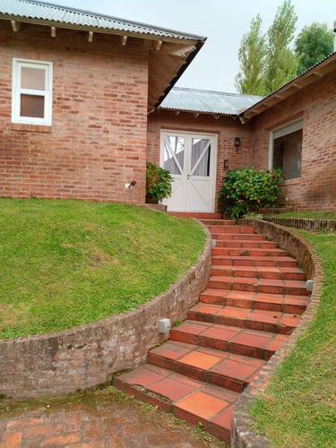 Venta Casa 3 Dormitorios, 2 Baños, Jardin. Barrio Cerrado, Punta Del Este Uruguay