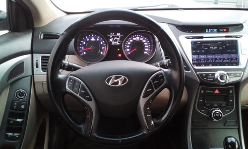 Imagen 13 de 15 de Hyundai Elantra 2015 1.8 Limited Tech At