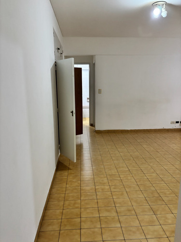 Departamento De Dos Ambientes En Caballito