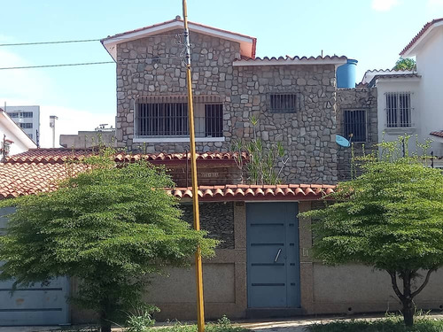 V.larez Vende Casa De Dos Plantas  En La Trigaleña