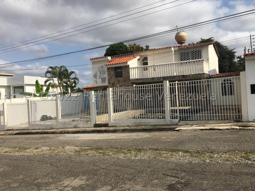 Karina Bautista Vende Casa En Conjunto Cerrado Con Vigilancia De Dos Niveles 