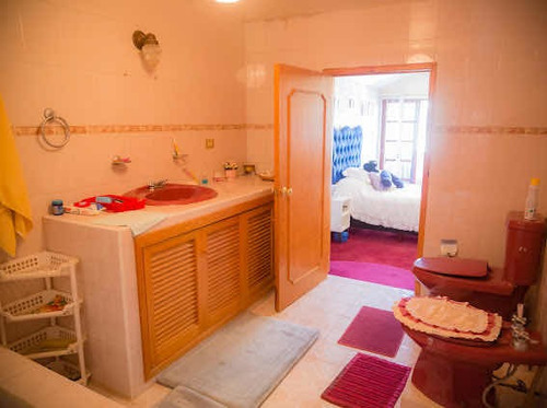 Casa Con 2 Recamaras, 2.5 Baños, Cocina Grande Con Desayunad