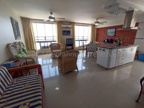Apartamento En Venta Macuto #23-10062 Johana Blanco
