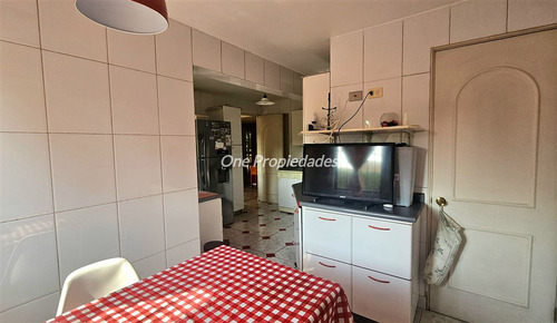 Casa En Venta De 4 Dorm.3 Baños Estar Servicio En Las Condes