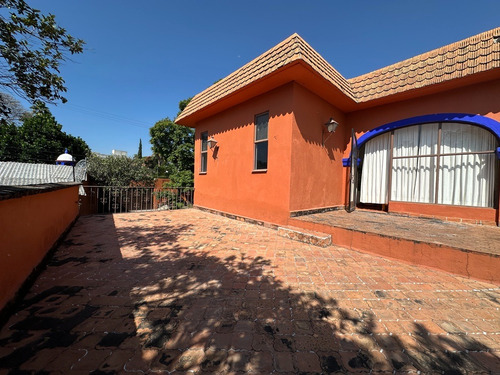 Oportunidad Casa En Centro De Cuernavaca, Entrada Por 2 Importantes Calles