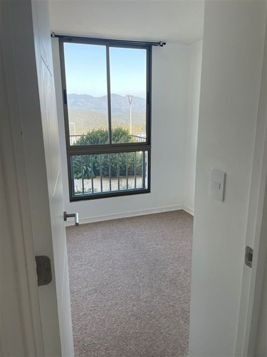 Primer Piso, Disponible Para Arriendo, Con Gc Incluido.