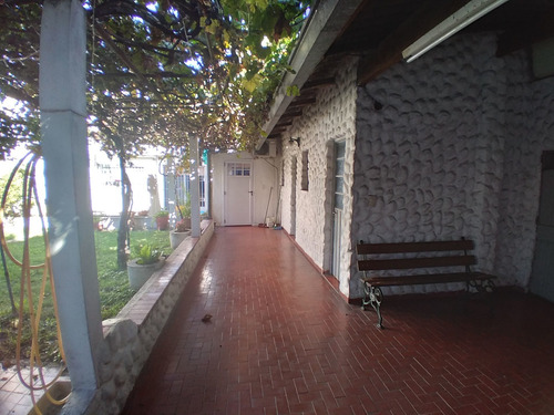 Casa 4 Amb. Garage-quincho-parrilla-pileta