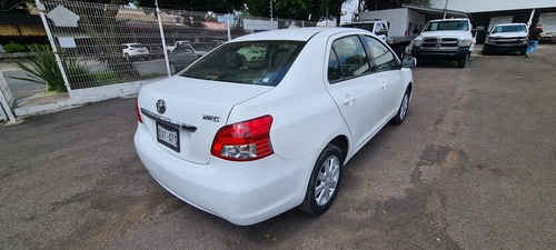 Imagen 6 de 14 de Toyota Yaris 2016 1.5 5p Premium At
