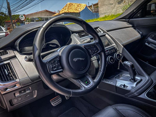 Jaguar E-Pace Jaguar E-pace R-dynamic s 2.0 Aut.