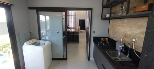 Casa Condomínio Fechado 2 Dorms Com Suite E Dois Ar Condicio