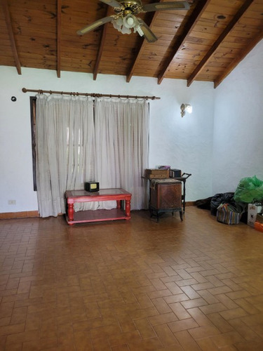 Chalet En Venta En Castelar Sur