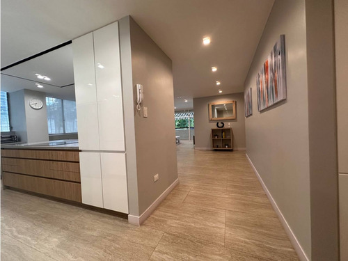 Apartamento En Venta Remodelado En Altamira Con Balcón