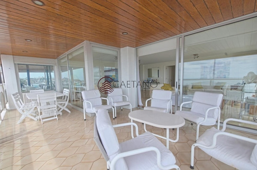 Apartamento Frente Al Puerto En Alquiler- Ref: 2563