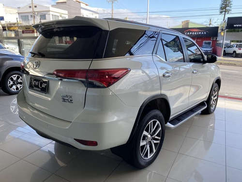 Imagem 3 de 12 de Hilux Sw4 Srx 4x4 2.8 Tdi 16v Dies. Aut.