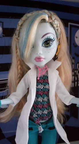 01 Monster High Lagoona Blue Classroom Mad Science 