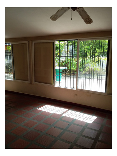 Imagen 6 de 6 de Se Alquila Casa En Av Raul Leoni Al01-0028rl- Aj