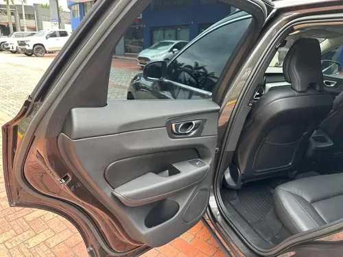 Volvo XC60 2.0 B5 Momentum Hybrida At 4x4