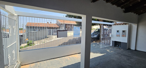 Casa De 2 Quartos Com Edícula