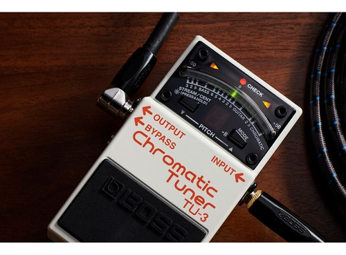 Pedal Afinador Cromático Tu-3 Con Derivación Para Guitarra Blanco