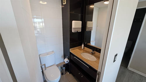Oficina En Venta En Concepción , 3 Estacionamientos Y 3 Bod