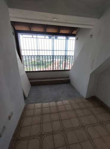 Imagen 20 de 23 de Apartamento En Venta En La Av Bolivar, Urb Los Jardines 04121994409
