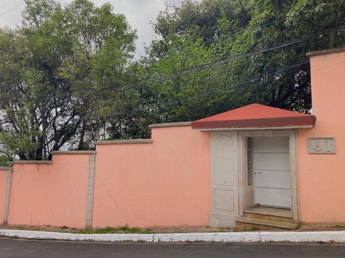 Imagen 2 de 30 de Casa En Venta En Cuajimalpa, Calle Semicerrada Y Segura, 10 Estacionamientos, Jardín Delantero