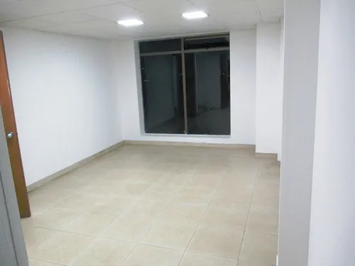 Arriendo Oficina 508 Chapinero Quinto Piso De 34mt Un Solo Espacio Iluminada Sol En La Tarde Luces Led Piso En Cerámica Un Baño Privado Y 6 Baterías De Baños Comunales Ascensor Escaleras De Emergencia