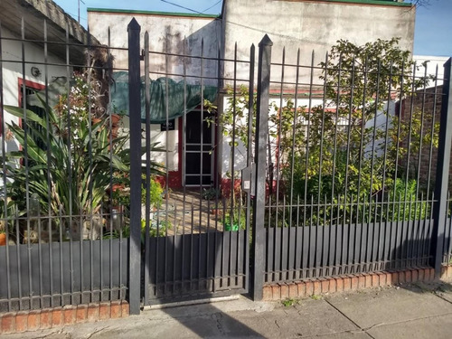 Casa Con Jardin Y Fondo Libre