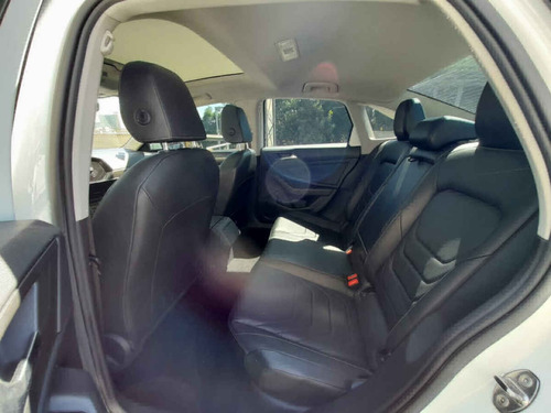 Imagen 15 de 15 de Volkswagen Jetta 2019 4p Highline L4/1.4/t Aut