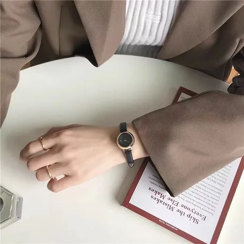 A Reloj Mujer Cuarzo Con Disco Pequeño Y Cinturón Retro Moda