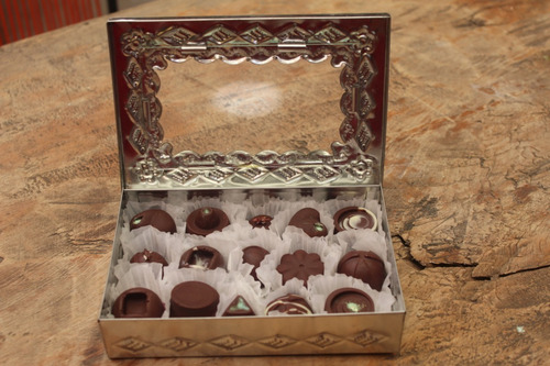 Chocolate Semi Amargo Relleno De Chapulín, Caja Con 15 Pzas