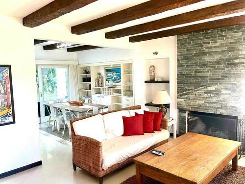 Imagen 3 de 16 de Playa Mansa Parada 11. Casa Impecable, Cómoda Y Segura. A Media Cuadra De La Rambla. Consulte Disponibilidad