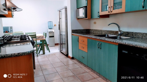 Imagen 13 de 25 de Qta En Venta Calle Cerrada Con Garita Y Portón Electrico. Los Naranjos Del Hatillo