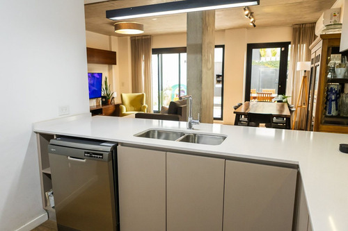 4 Amb Jardin/parrilla 2 Cochera/2 Bau /pileta/sol