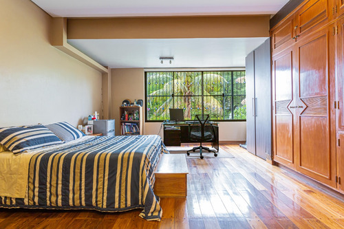 Residencia Exclusiva - Bo. Mcal Lopez - Venta