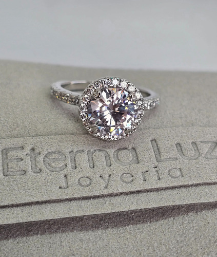 Anillo Halo Bañado En Rodio Y Piedras Zircónicas Plateado 22