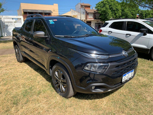 Imagen 2 de 10 de Fiat Toro Volcano Black Jack Modelo 2018