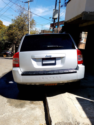 Jeep Compass Base 5vel 4x2 Mt